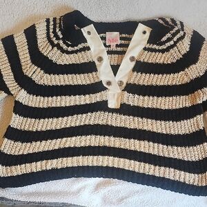 ME Makeover Essentials Black and Cream V-Neck Sweater